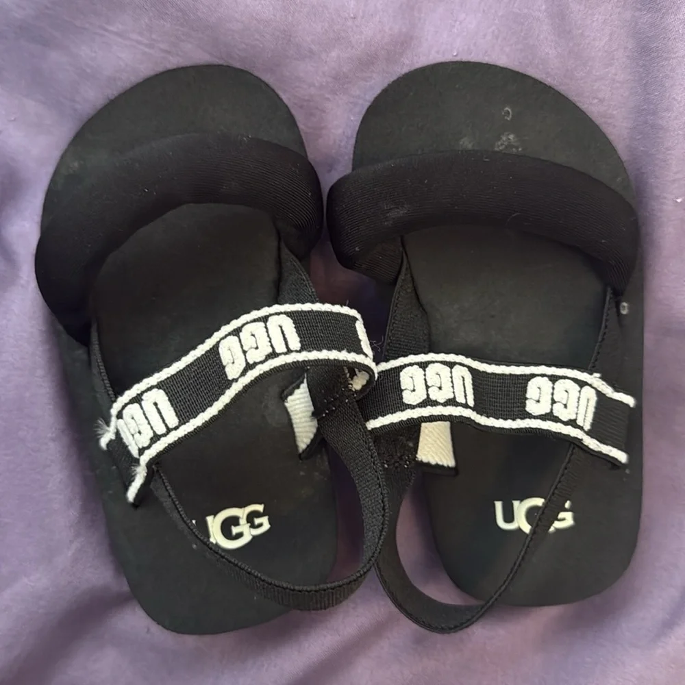 UGG Toddler Black and White Sandals - 04/05